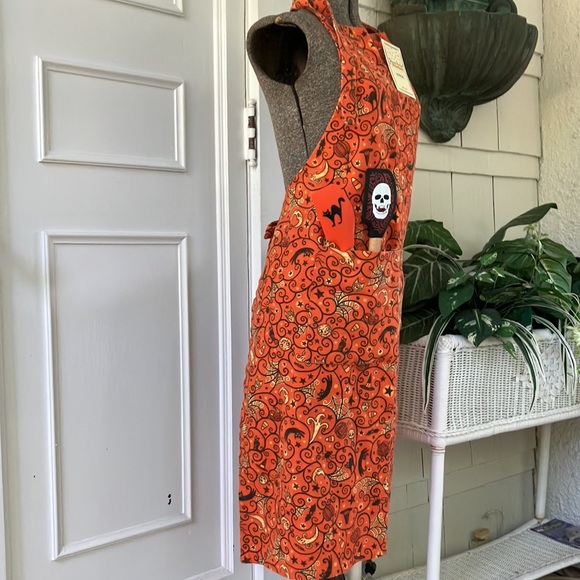 Johanna Parker Halloween Apron - Picture 3 of 9